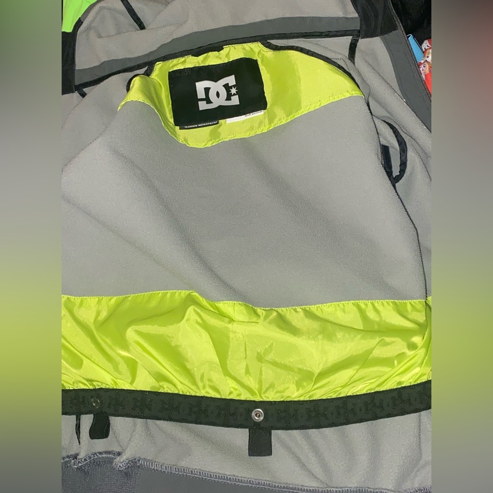 DC | Youth Medium | Ski | Snowboard | Soft Shell | Charcoal | Neon Yellow Logo - Picture 9 of 9